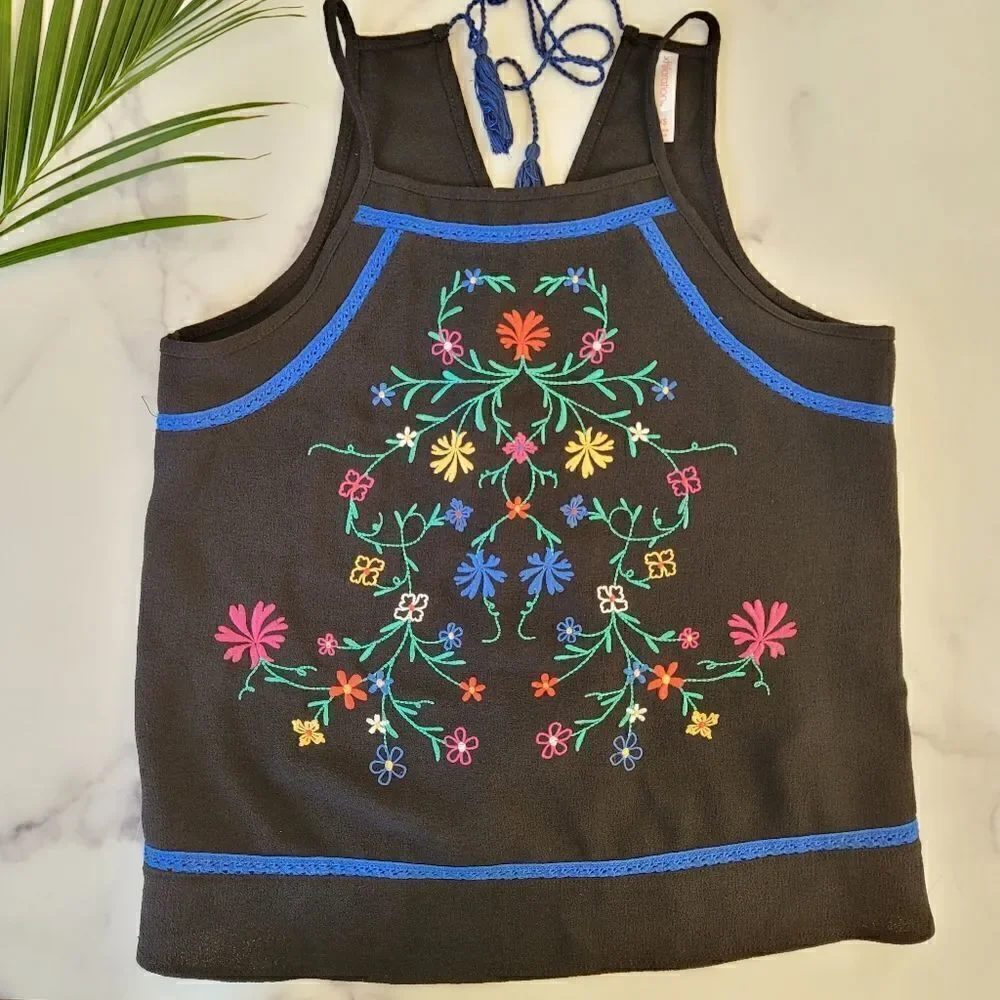 Xhilaration medium matching Mexican embroidery set tank top & shorts boho
